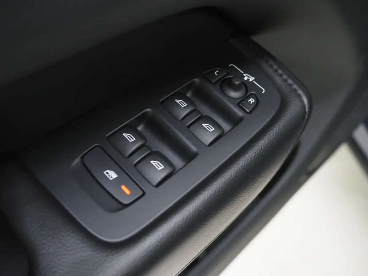 2.0 T6 Plug-in hybrid AWD Long Range | Panoramadak | Pilot Assist | 360 | Stoel/stuurverwarming | Keyless | Carplay