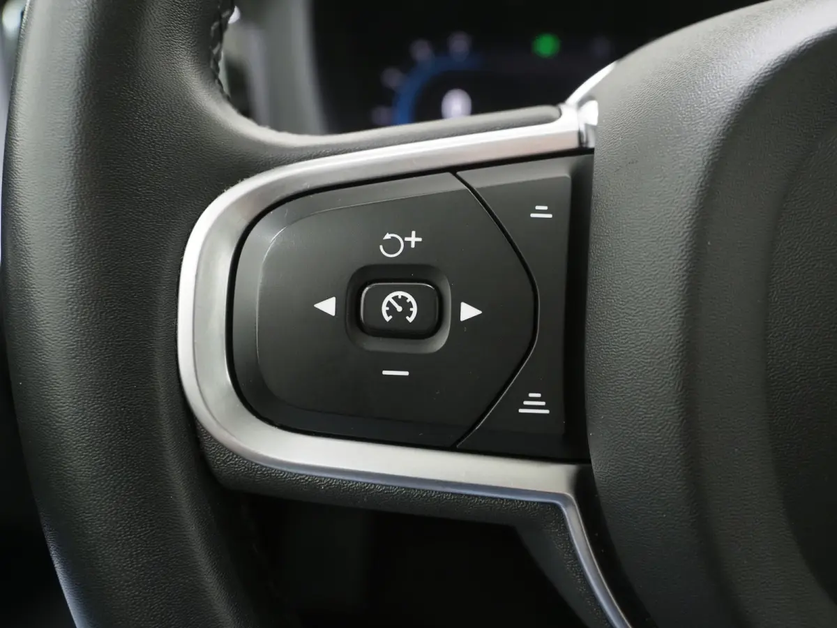 2.0 T6 Plug-in hybrid AWD Long Range | Panoramadak | Pilot Assist | 360 | Stoel/stuurverwarming | Keyless | Carplay