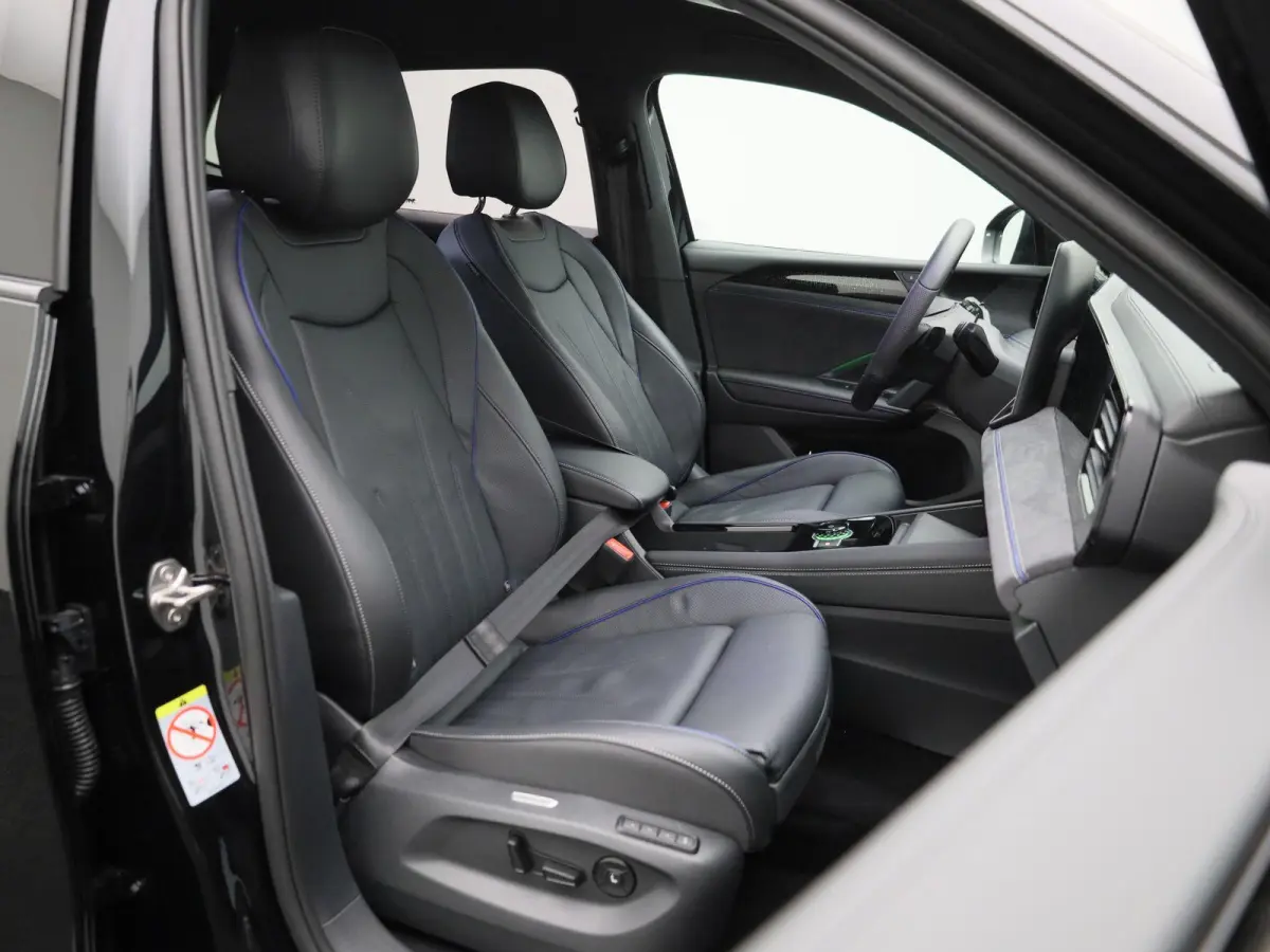 1.5 eHybrid R-Line Edition 204 PK| Origineel Nederlands | LEDER Interieur | Trekhaak | 360 Camera | Stoelventilatie | Stoelverwarming | Stuurwielverwarming