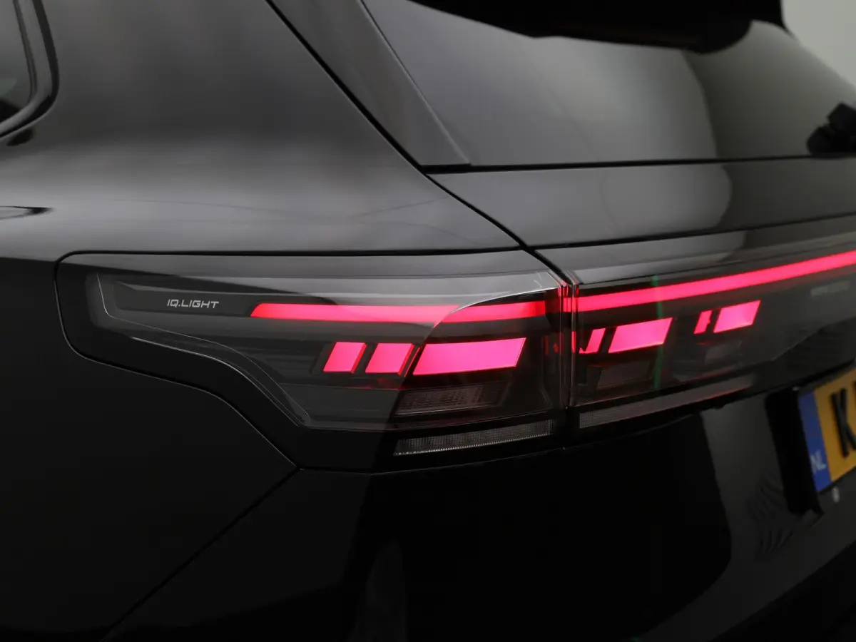 1.5 eHybrid R-Line Edition 204 PK| Origineel Nederlands | LEDER Interieur | Trekhaak | 360 Camera | Stoelventilatie | Stoelverwarming | Stuurwielverwarming