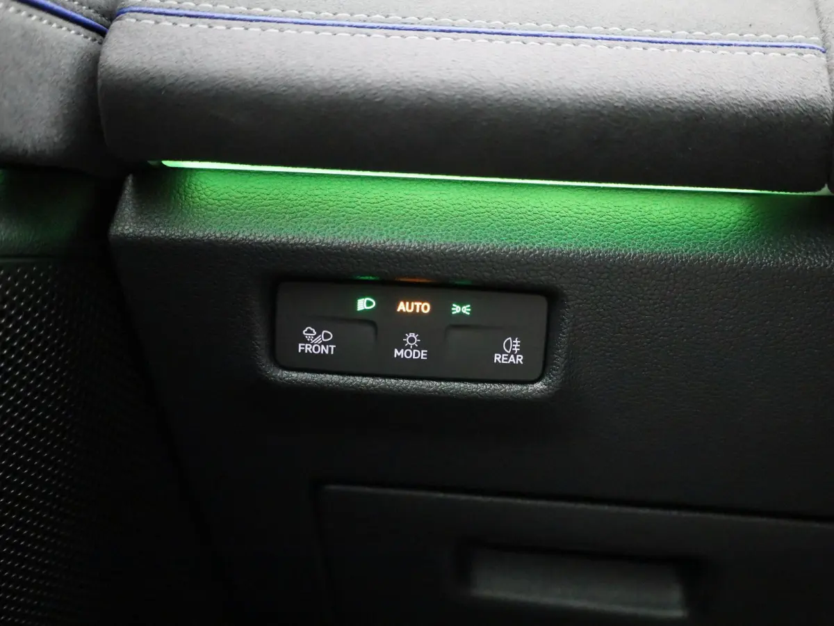 1.5 eHybrid R-Line Edition 204 PK| Origineel Nederlands | LEDER Interieur | Trekhaak | 360 Camera | Stoelventilatie | Stoelverwarming | Stuurwielverwarming