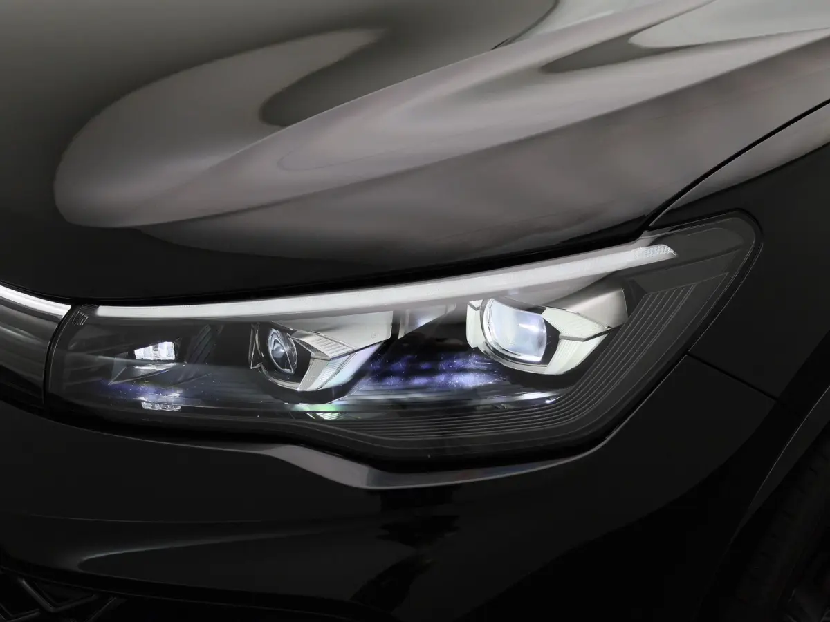 1.5 eHybrid R-Line Edition 204 PK| Origineel Nederlands | LEDER Interieur | Trekhaak | 360 Camera | Stoelventilatie | Stoelverwarming | Stuurwielverwarming