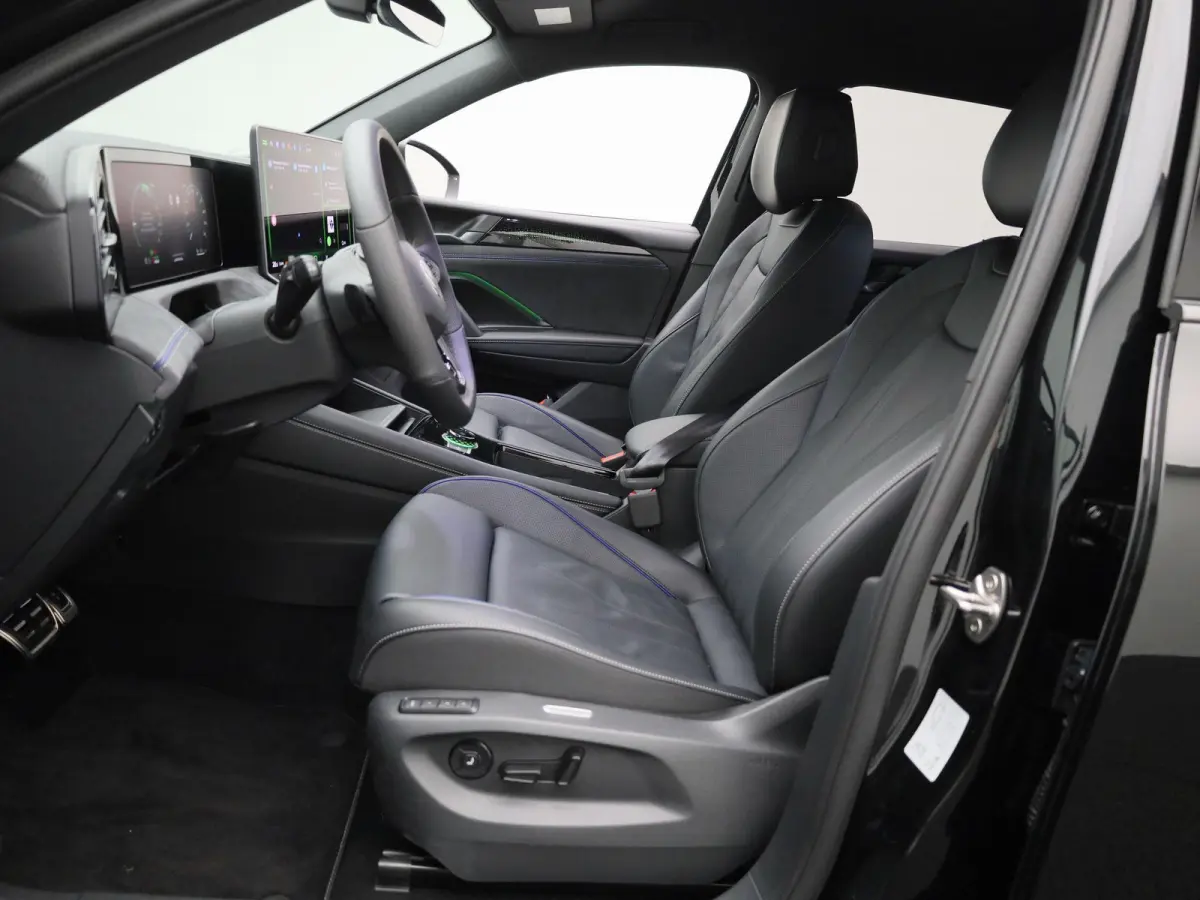 1.5 eHybrid R-Line Edition 204 PK| Origineel Nederlands | LEDER Interieur | Trekhaak | 360 Camera | Stoelventilatie | Stoelverwarming | Stuurwielverwarming