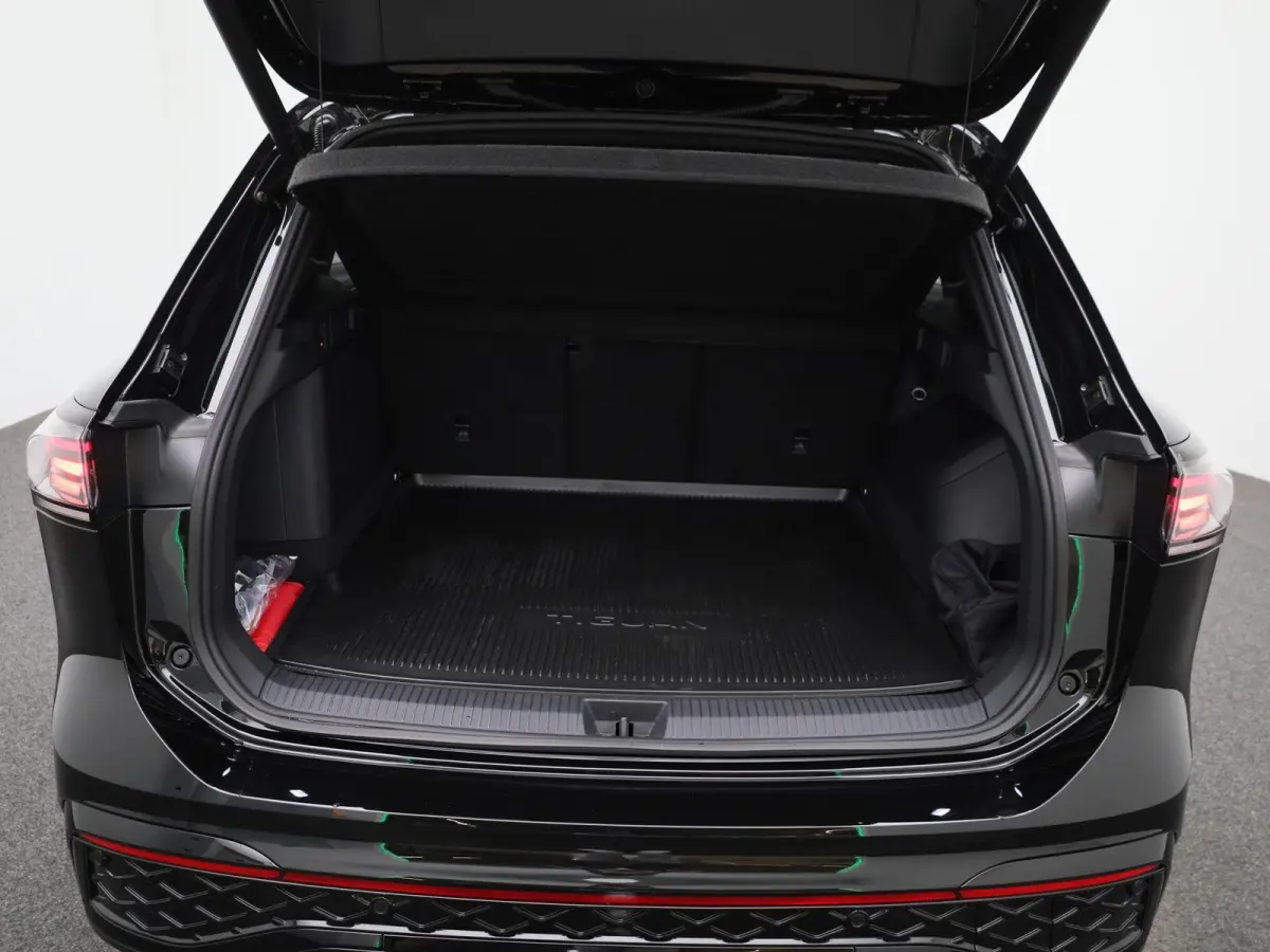 1.5 eHybrid R-Line Edition 204 PK| Origineel Nederlands | LEDER Interieur | Trekhaak | 360 Camera | Stoelventilatie | Stoelverwarming | Stuurwielverwarming