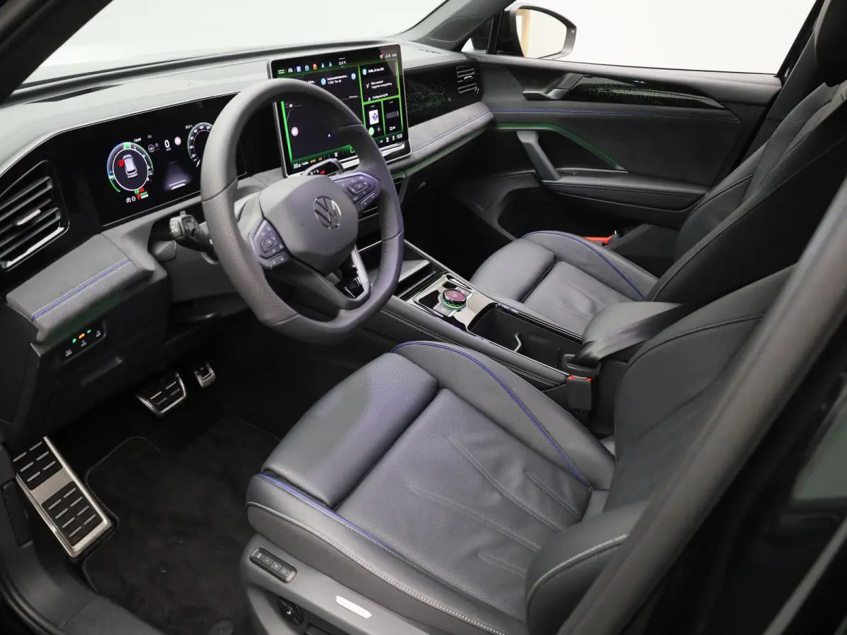 1.5 eHybrid R-Line Edition 204 PK| Origineel Nederlands | LEDER Interieur | Trekhaak | 360 Camera | Stoelventilatie | Stoelverwarming | Stuurwielverwarming