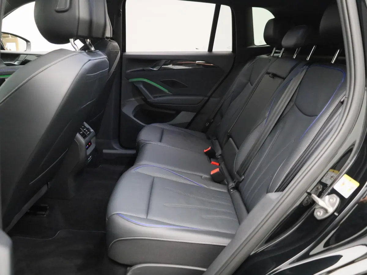 1.5 eHybrid R-Line Edition 204 PK| Origineel Nederlands | LEDER Interieur | Trekhaak | 360 Camera | Stoelventilatie | Stoelverwarming | Stuurwielverwarming