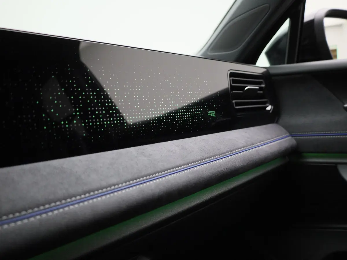 1.5 eHybrid R-Line Edition 204 PK| Origineel Nederlands | LEDER Interieur | Trekhaak | 360 Camera | Stoelventilatie | Stoelverwarming | Stuurwielverwarming