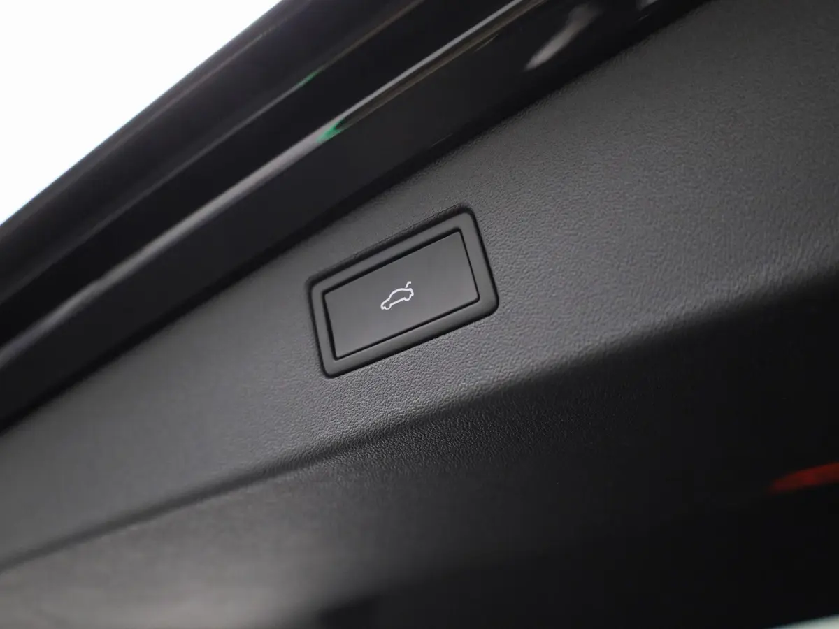 1.5 eHybrid R-Line Edition 204 PK| Origineel Nederlands | LEDER Interieur | Trekhaak | 360 Camera | Stoelventilatie | Stoelverwarming | Stuurwielverwarming