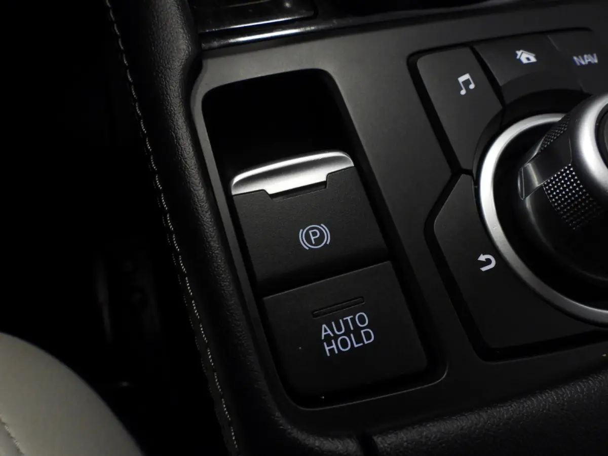 2.0 SkyActiv-G Aut. Luxury NAVI-APP/LEER/CLIMA/LED/18"LMV!