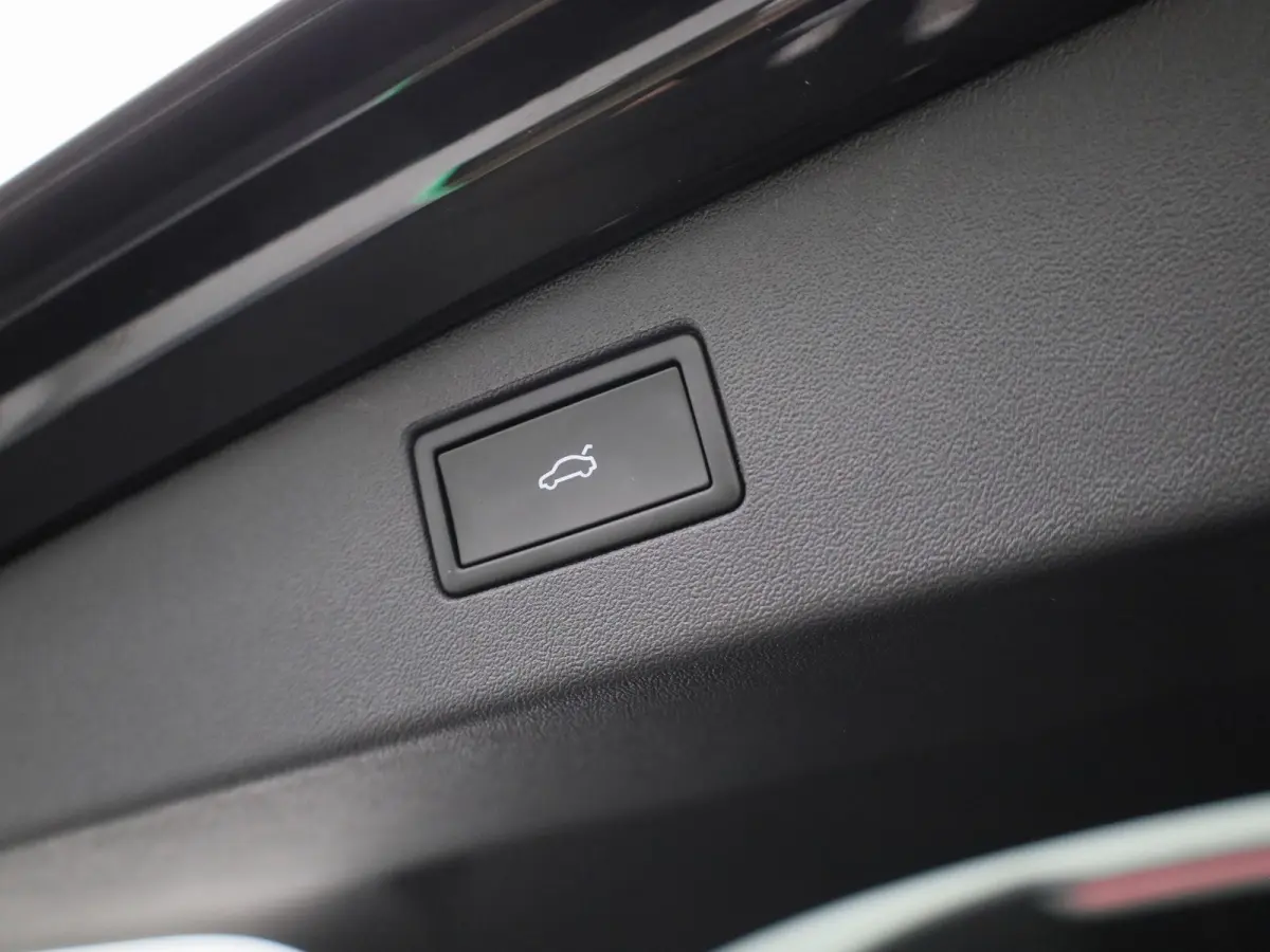 1.5 eHybrid R-Line Edition 204 PK| Origineel Nederlands | Trekhaak | LEDER Interieur | 360 Camera | Stoelventilatie | Stuurwielverwarming | Stoelverwarming