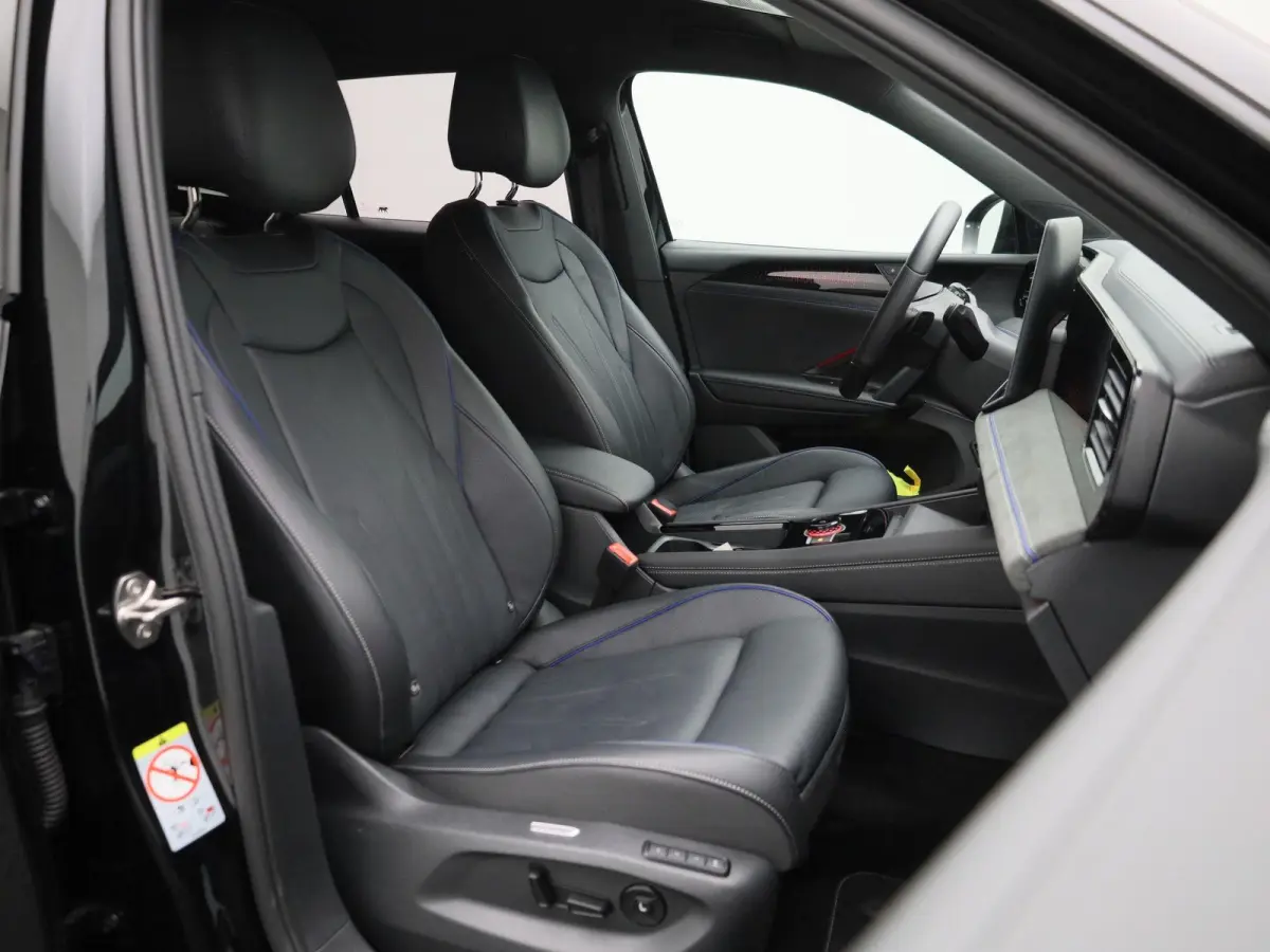 1.5 eHybrid R-Line Edition 204 PK| Origineel Nederlands | Trekhaak | LEDER Interieur | 360 Camera | Stoelventilatie | Stuurwielverwarming | Stoelverwarming