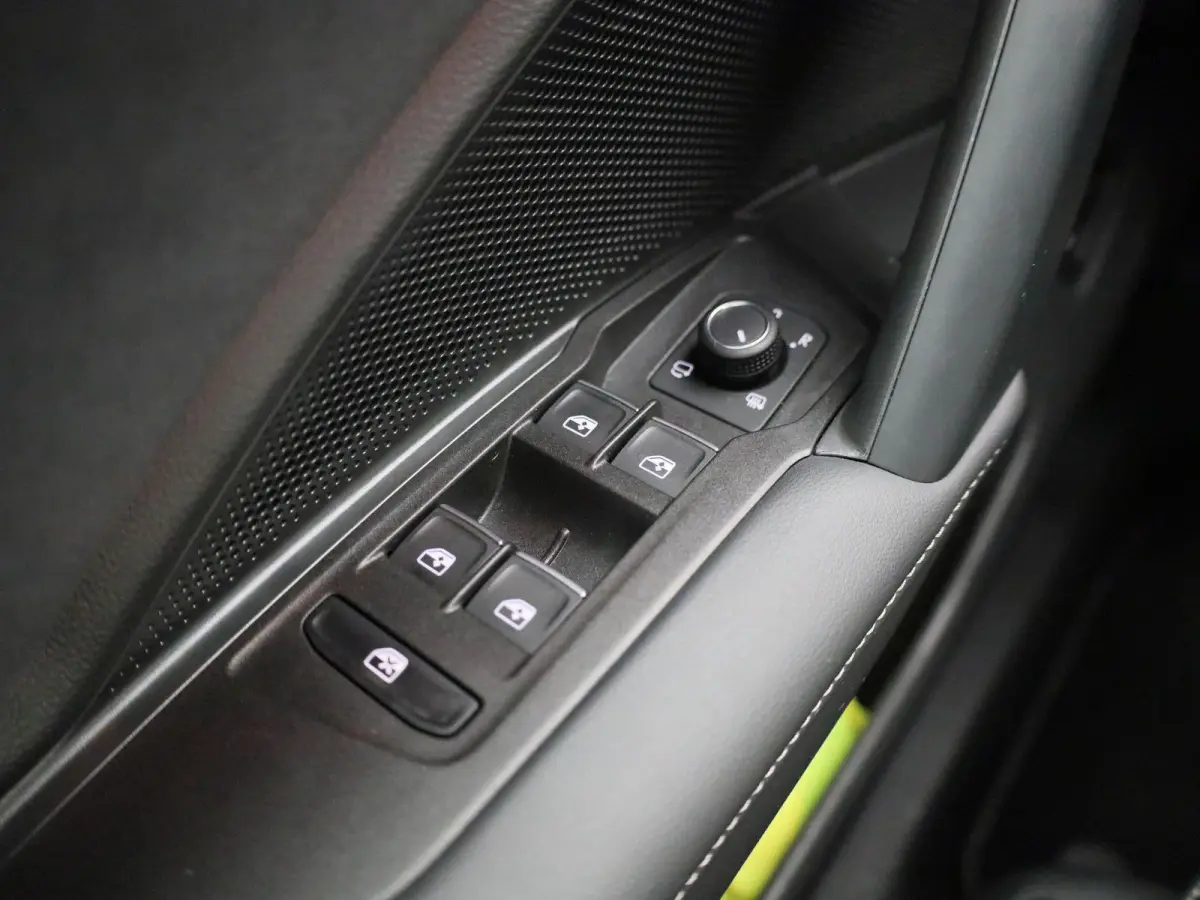 1.5 eHybrid R-Line Edition 204 PK| Origineel Nederlands | Trekhaak | LEDER Interieur | 360 Camera | Stoelventilatie | Stuurwielverwarming | Stoelverwarming