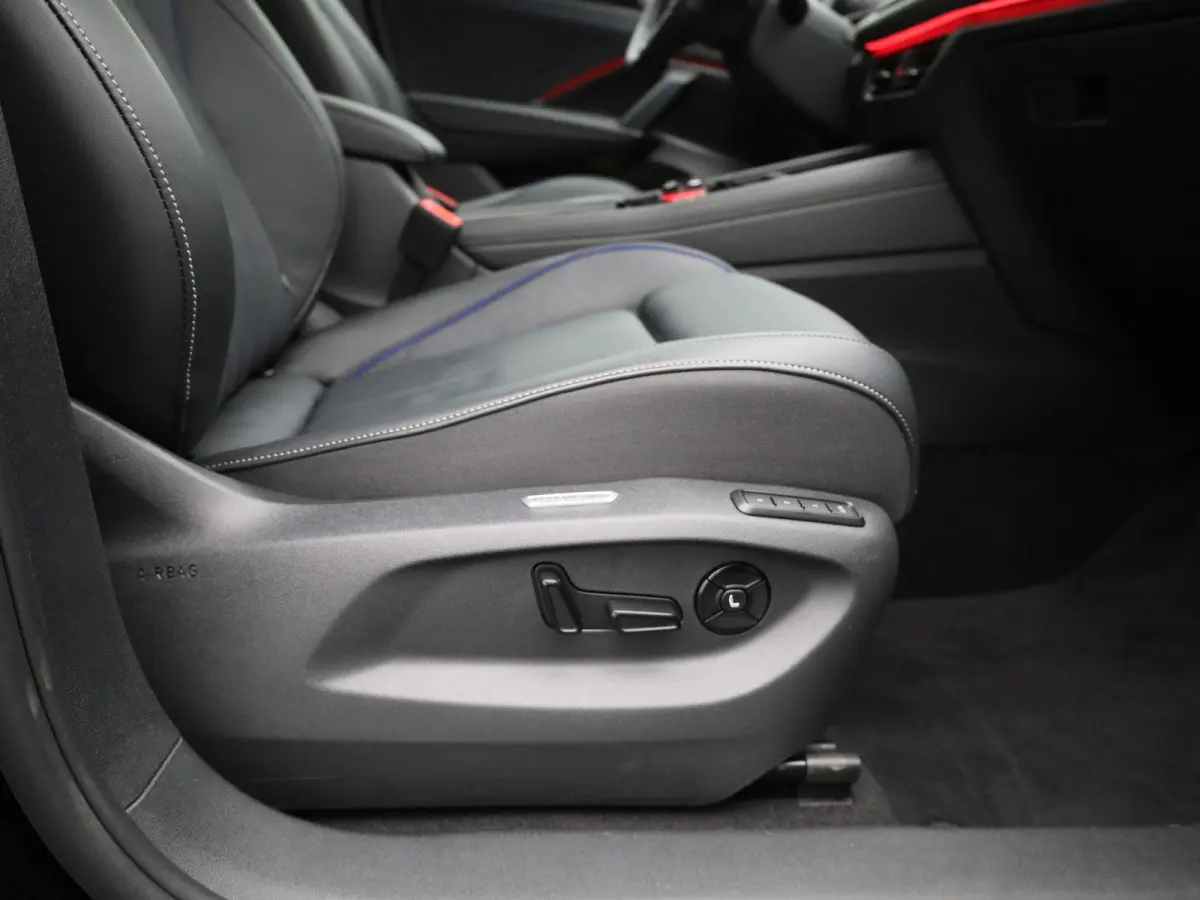 1.5 eHybrid R-Line Edition 204 PK| Origineel Nederlands | Trekhaak | LEDER Interieur | 360 Camera | Stoelventilatie | Stuurwielverwarming | Stoelverwarming