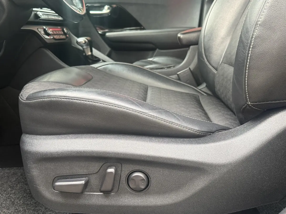 1.6 GDi PHEV DynamicLine | Navigatie | Trekhaak | ECC | PDC + Camera | Stoel/ Stuurverwarming |