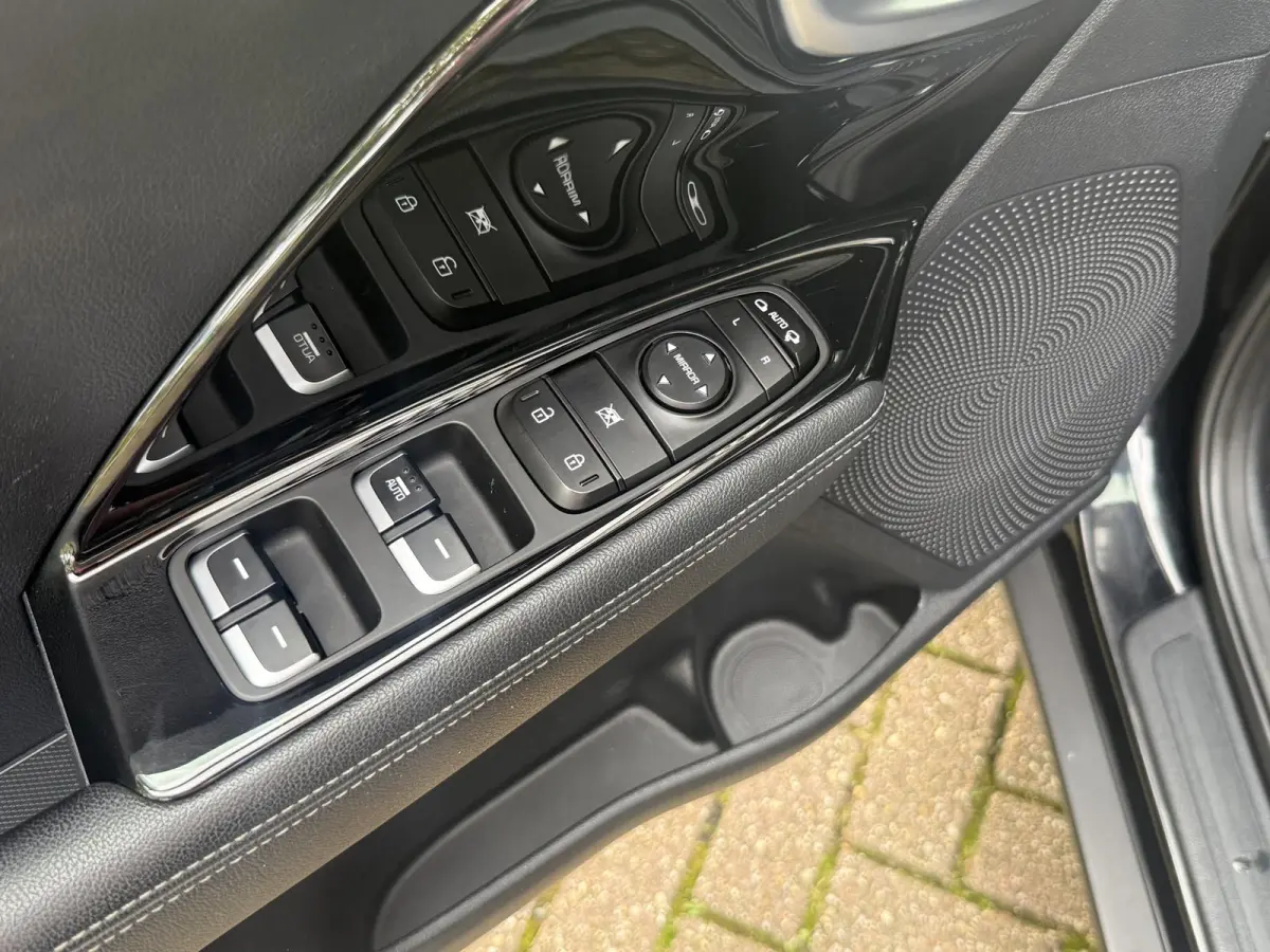 1.6 GDi PHEV DynamicLine | Navigatie | Trekhaak | ECC | PDC + Camera | Stoel/ Stuurverwarming |
