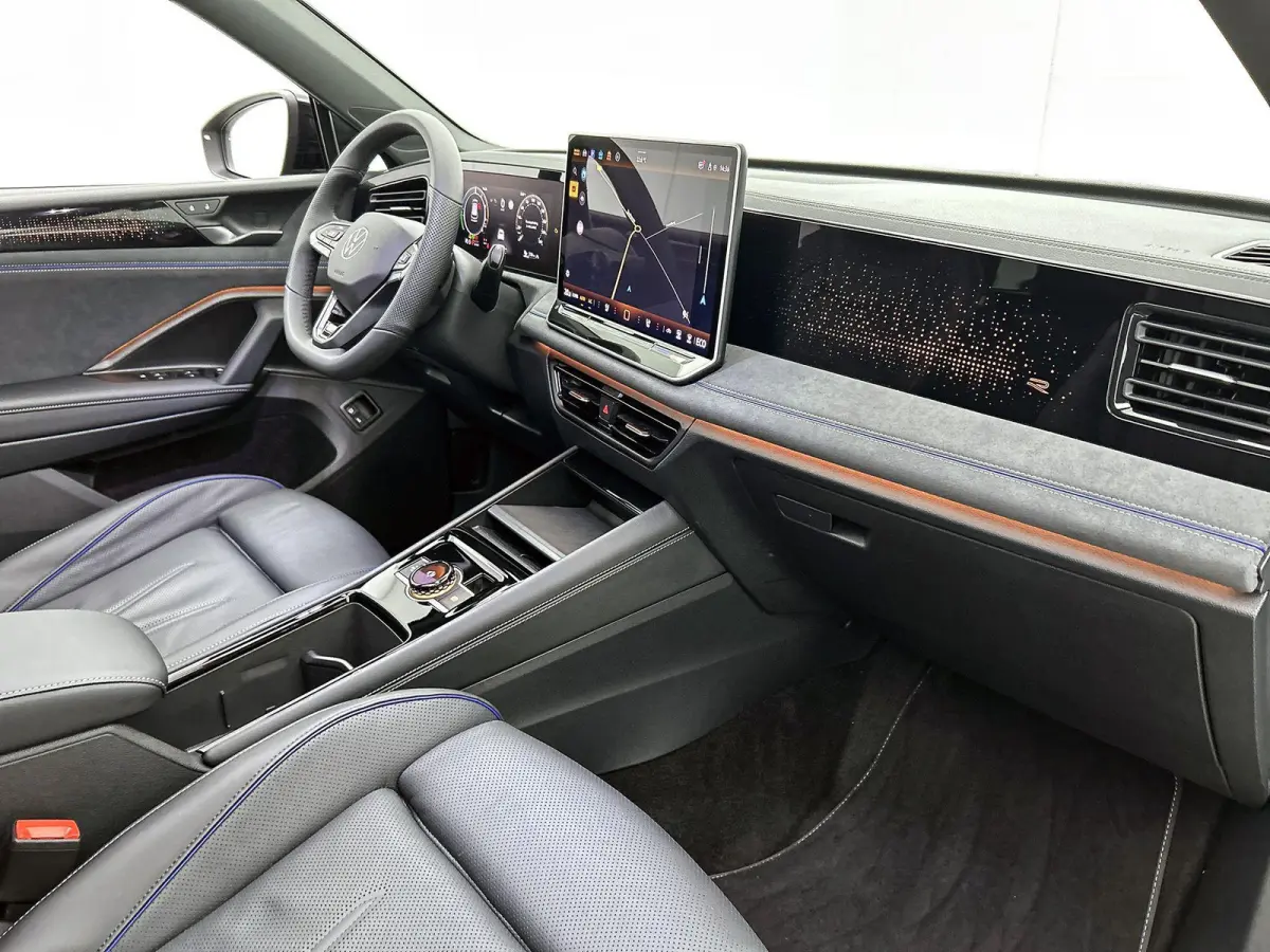 1.5 eHybrid R-Line Edition 272 PK| Origineel Nederlands | LEDER Interieur | Panoramadak | Trekhaak | Stoelventilatie | Stoelverwarming | 360 Camera