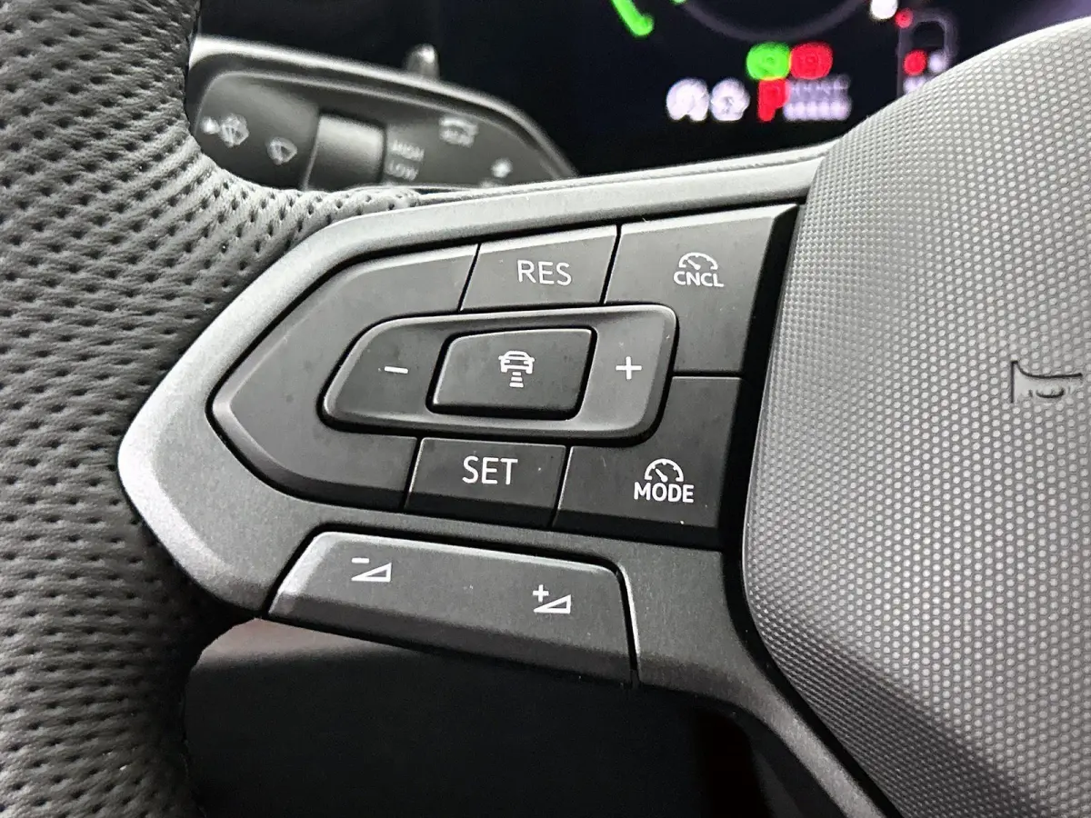 1.5 eHybrid R-Line Edition 272 PK| Origineel Nederlands | LEDER Interieur | Panoramadak | Trekhaak | Stoelventilatie | Stoelverwarming | 360 Camera