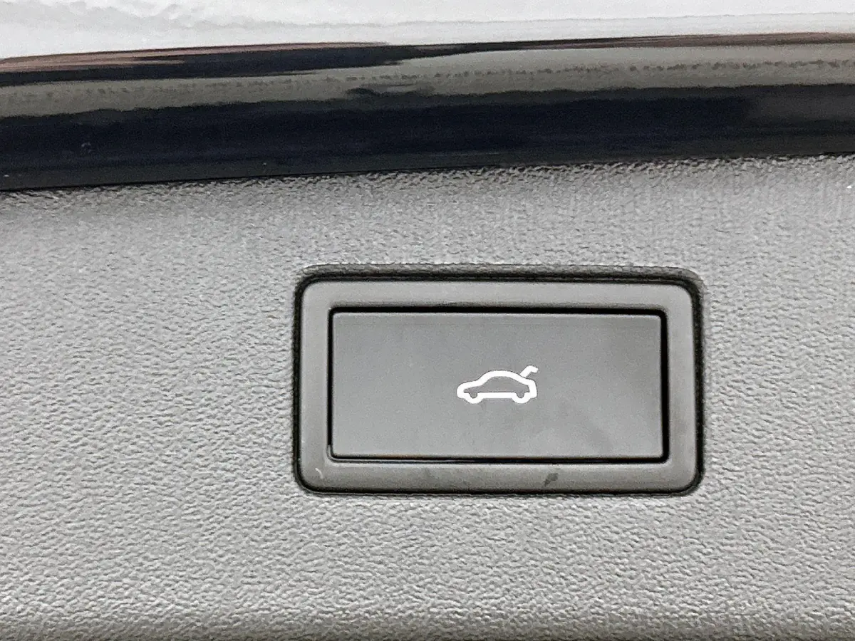 1.5 eHybrid R-Line Edition 272 PK| Origineel Nederlands | LEDER Interieur | Panoramadak | Trekhaak | Stoelventilatie | Stoelverwarming | 360 Camera