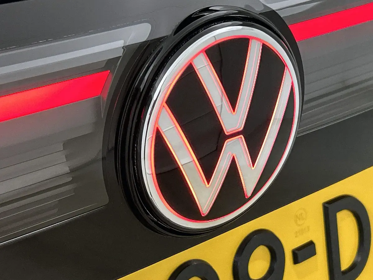1.5 eHybrid R-Line Edition 272 PK| Origineel Nederlands | LEDER Interieur | Panoramadak | Trekhaak | Stoelventilatie | Stoelverwarming | 360 Camera