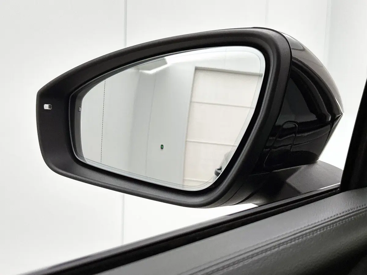 1.5 eHybrid R-Line Edition 272 PK| Origineel Nederlands | LEDER Interieur | Panoramadak | Trekhaak | Stoelventilatie | Stoelverwarming | 360 Camera