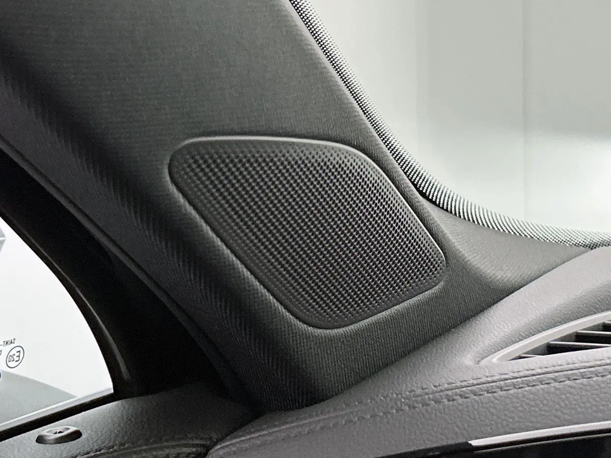 1.5 eHybrid R-Line Edition 272 PK| Origineel Nederlands | LEDER Interieur | Panoramadak | Trekhaak | Stoelventilatie | Stoelverwarming | 360 Camera