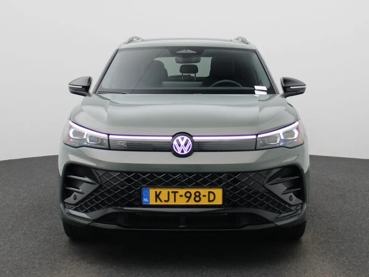 1.5 eHybrid R-Line Edition 272 PK| Origineel Nederlands | LEDER Interieur | Trekhaak | Panoramadak | 360 Camera | Stoelverwarming | Stoelventilatie | Stuurwielverwarming