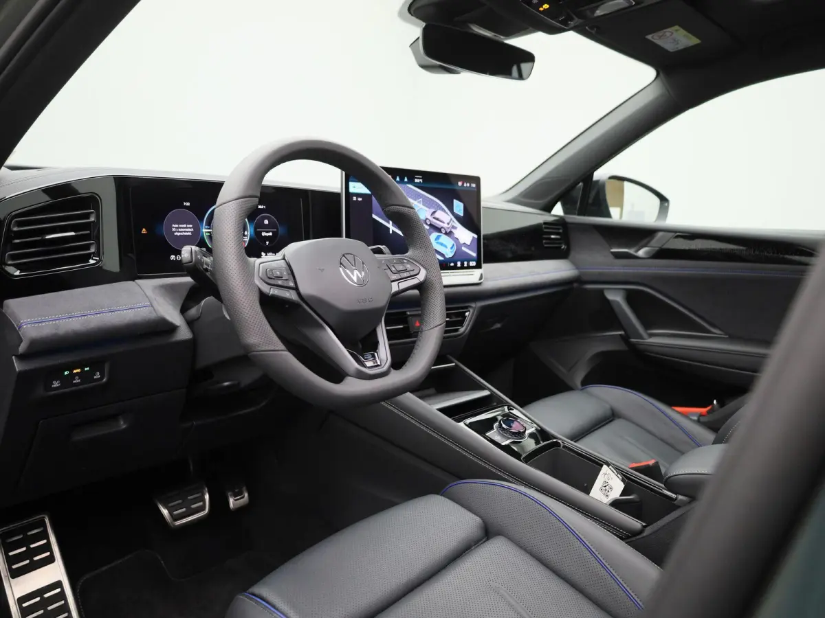 1.5 eHybrid R-Line Edition 272 PK| Origineel Nederlands | LEDER Interieur | Trekhaak | Panoramadak | 360 Camera | Stoelverwarming | Stoelventilatie | Stuurwielverwarming