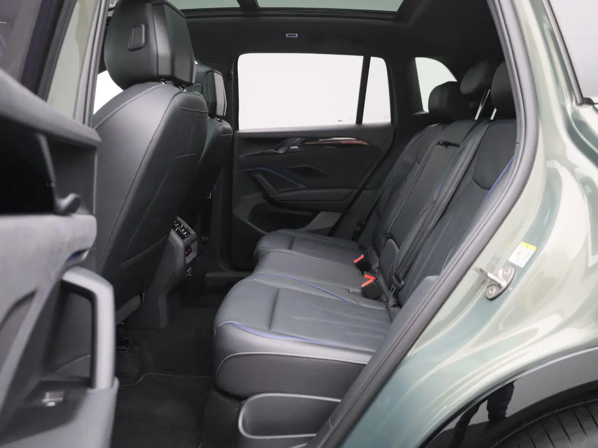 1.5 eHybrid R-Line Edition 272 PK| Origineel Nederlands | LEDER Interieur | Trekhaak | Panoramadak | 360 Camera | Stoelverwarming | Stoelventilatie | Stuurwielverwarming