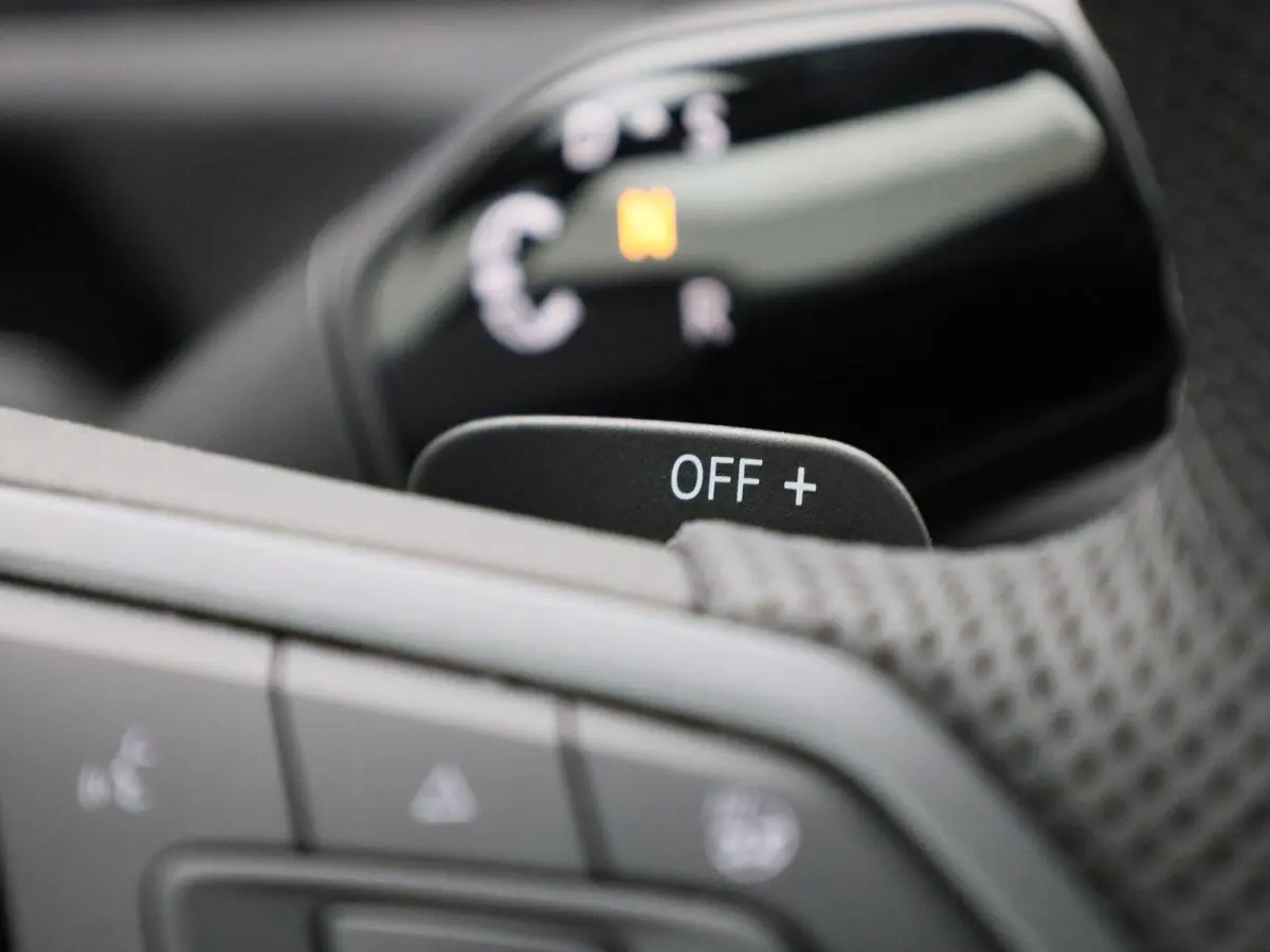 1.5 eHybrid R-Line Edition 272 PK| Origineel Nederlands | LEDER Interieur | Trekhaak | Panoramadak | 360 Camera | Stoelverwarming | Stoelventilatie | Stuurwielverwarming
