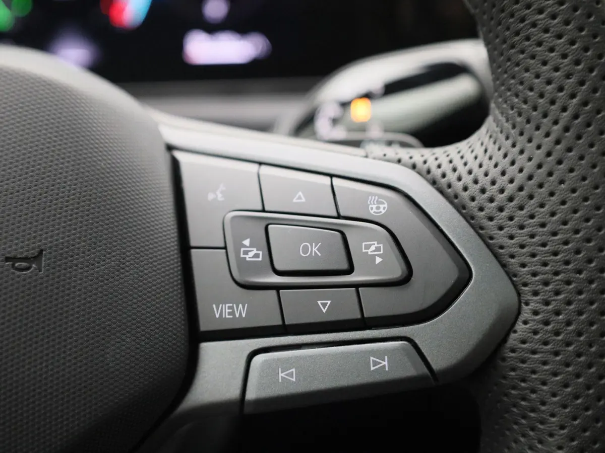 1.5 eHybrid R-Line Edition 272 PK| Origineel Nederlands | LEDER Interieur | Trekhaak | Panoramadak | 360 Camera | Stoelverwarming | Stoelventilatie | Stuurwielverwarming