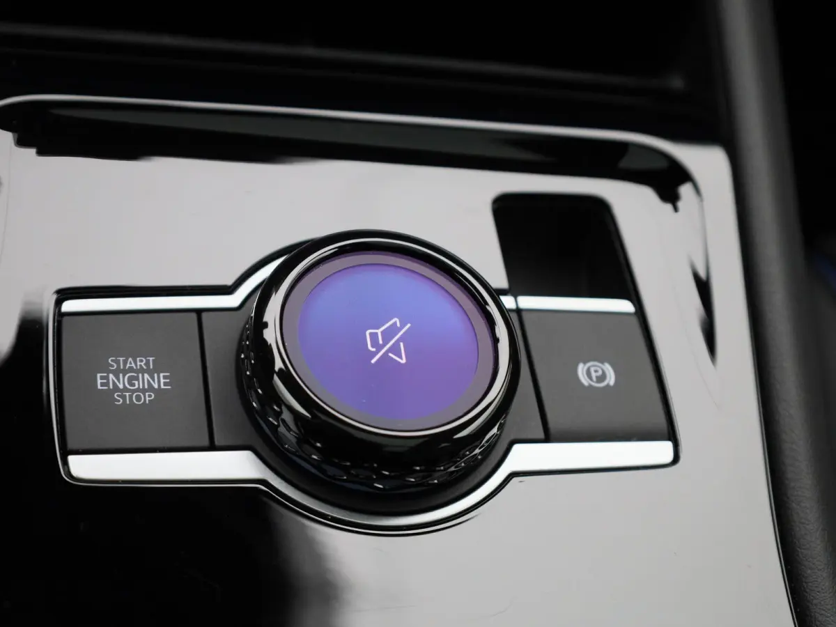 1.5 eHybrid R-Line Edition 272 PK| Origineel Nederlands | LEDER Interieur | Trekhaak | Panoramadak | 360 Camera | Stoelverwarming | Stoelventilatie | Stuurwielverwarming