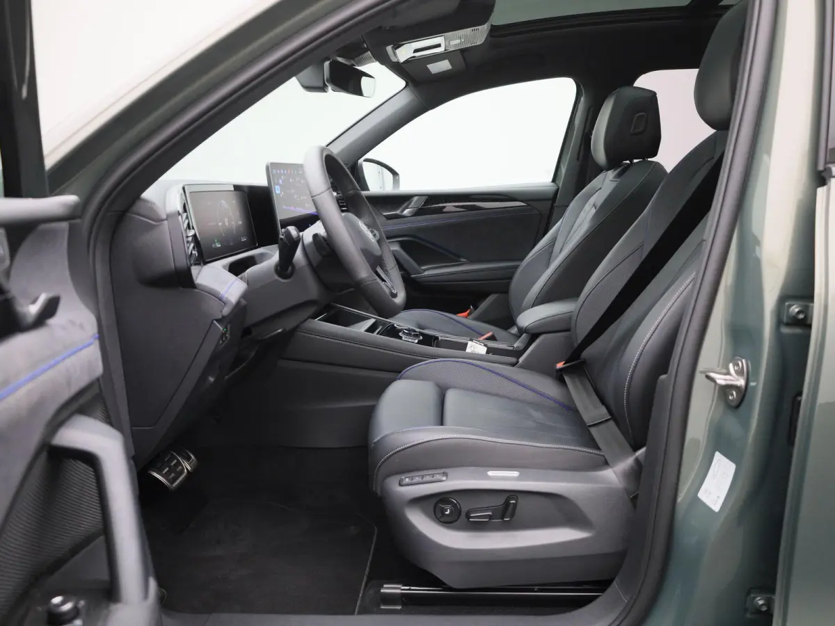 1.5 eHybrid R-Line Edition 272 PK| Origineel Nederlands | LEDER Interieur | Trekhaak | Panoramadak | 360 Camera | Stoelverwarming | Stoelventilatie | Stuurwielverwarming