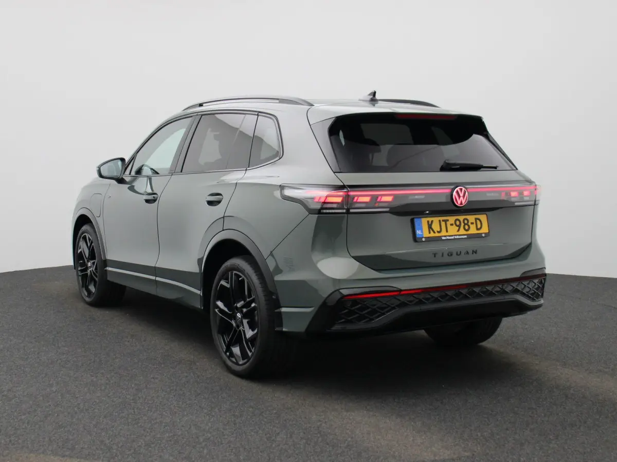 1.5 eHybrid R-Line Edition 272 PK| Origineel Nederlands | LEDER Interieur | Trekhaak | Panoramadak | 360 Camera | Stoelverwarming | Stoelventilatie | Stuurwielverwarming