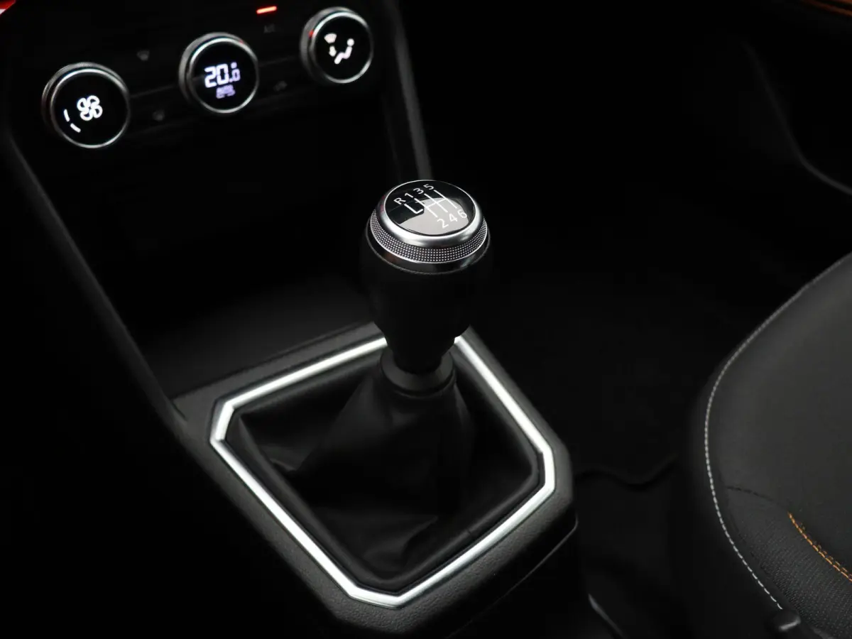 TCe 100pk Bi-Fuel Essential | 1e eigenaar | Achteruitrijcamera | Dodehoek detectie | Climate control |