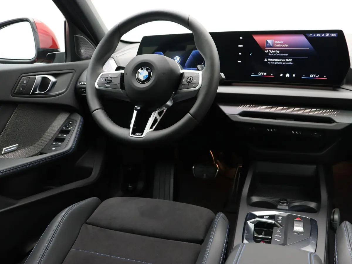 120 M Sportpakket | Premium Pack | Stuurwielrand verwarmd | Panoramadak | Driving Assistant | Harman Kardon | 19''