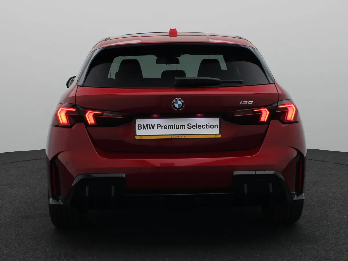 120 M Sportpakket | Premium Pack | Stuurwielrand verwarmd | Panoramadak | Driving Assistant | Harman Kardon | 19''