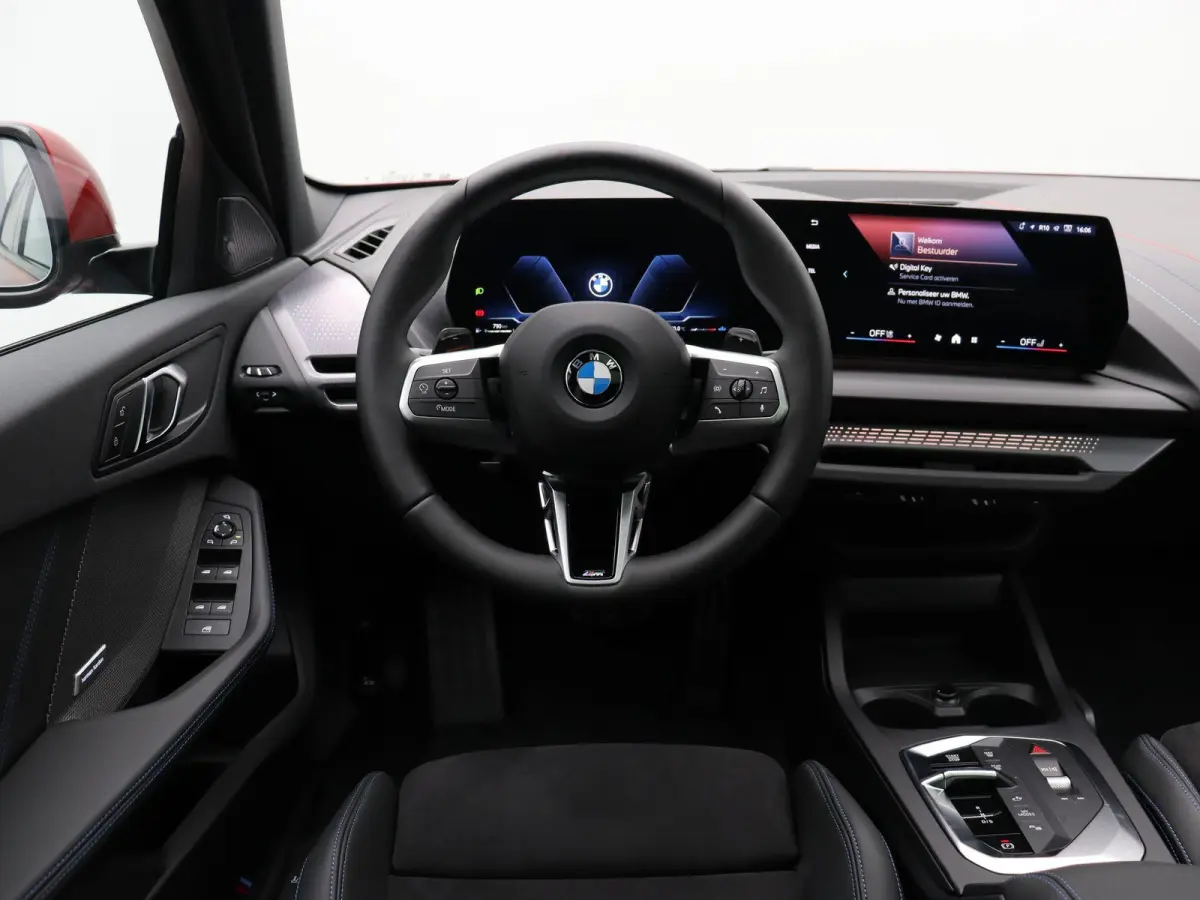 120 M Sportpakket | Premium Pack | Stuurwielrand verwarmd | Panoramadak | Driving Assistant | Harman Kardon | 19''