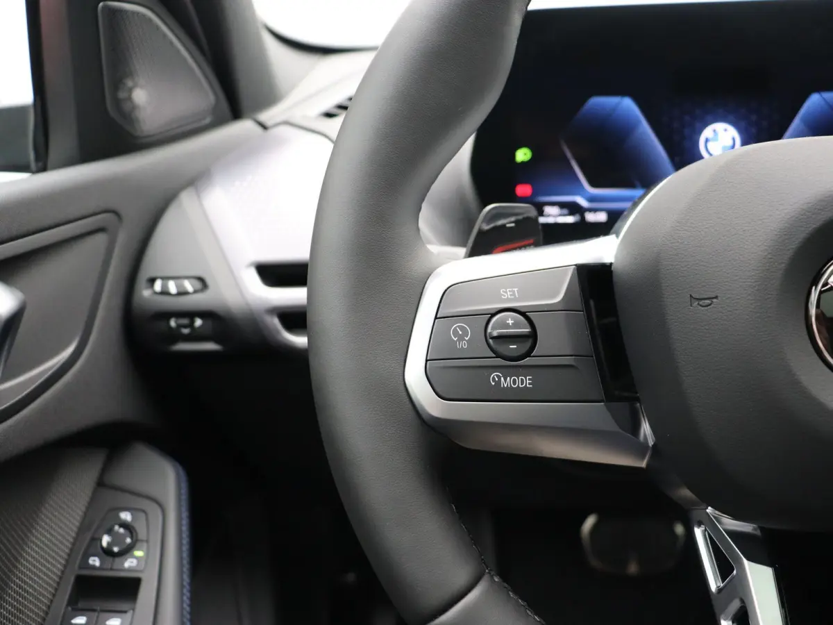 120 M Sportpakket | Premium Pack | Stuurwielrand verwarmd | Panoramadak | Driving Assistant | Harman Kardon | 19''