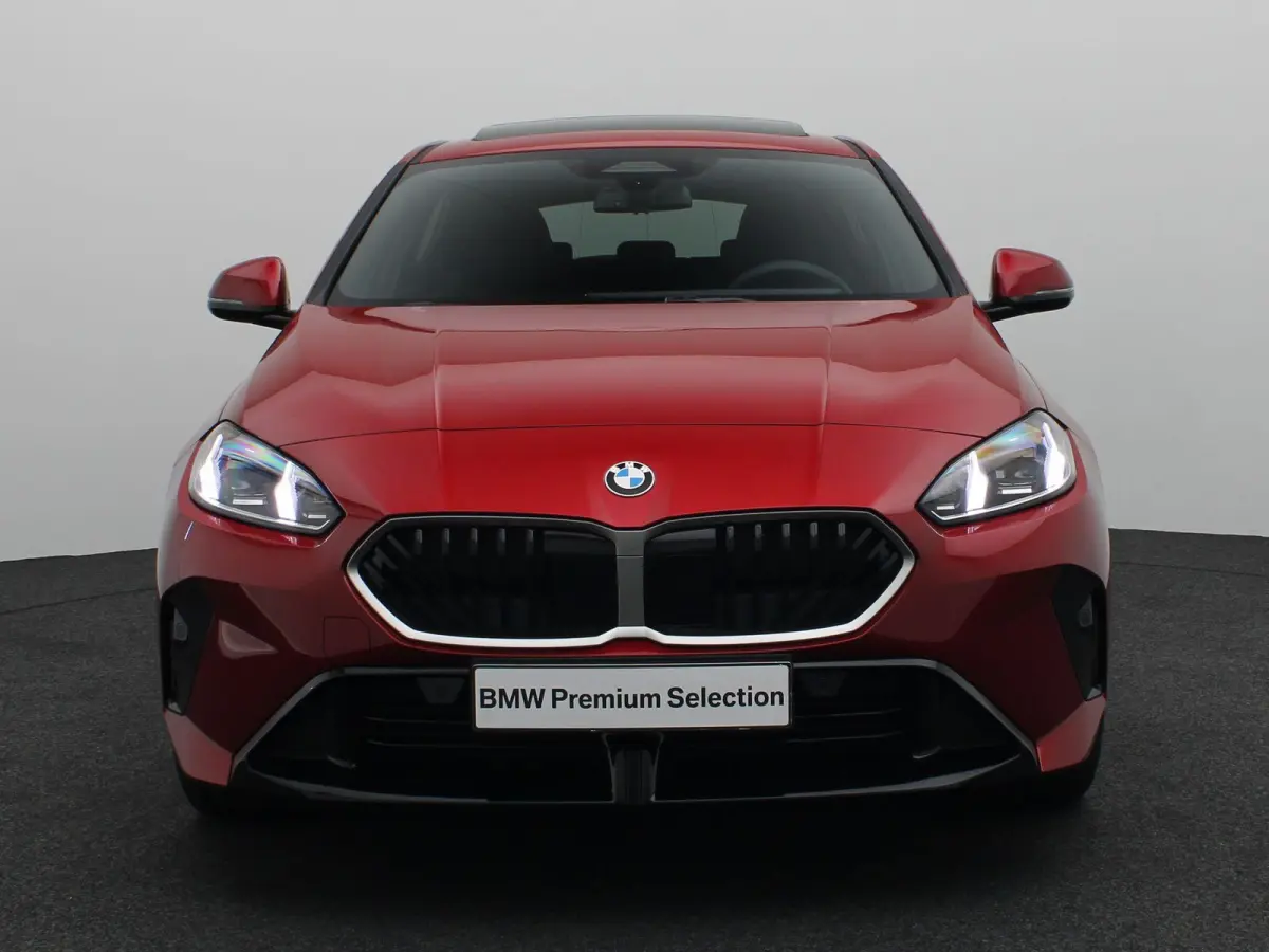 120 M Sportpakket | Premium Pack | Stuurwielrand verwarmd | Panoramadak | Driving Assistant | Harman Kardon | 19''