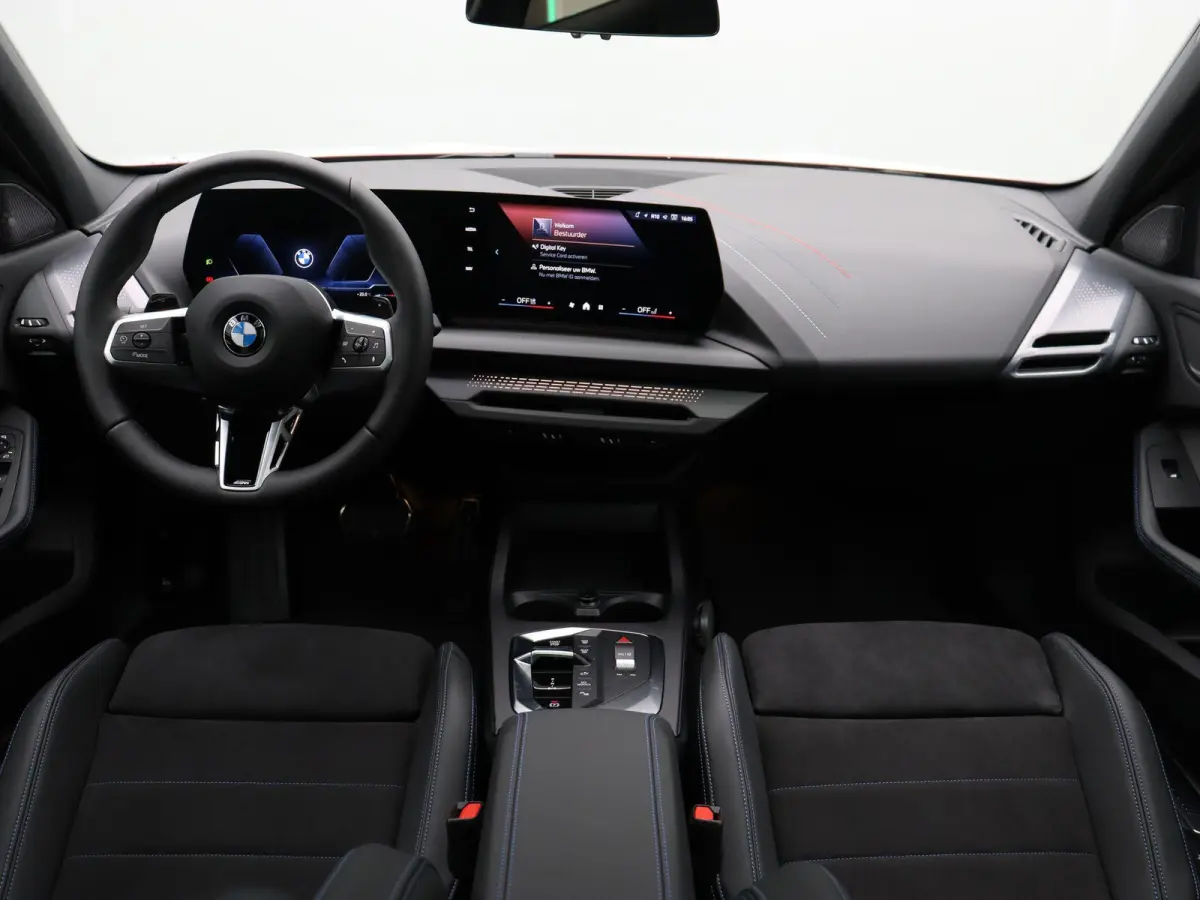 120 M Sportpakket | Premium Pack | Stuurwielrand verwarmd | Panoramadak | Driving Assistant | Harman Kardon | 19''