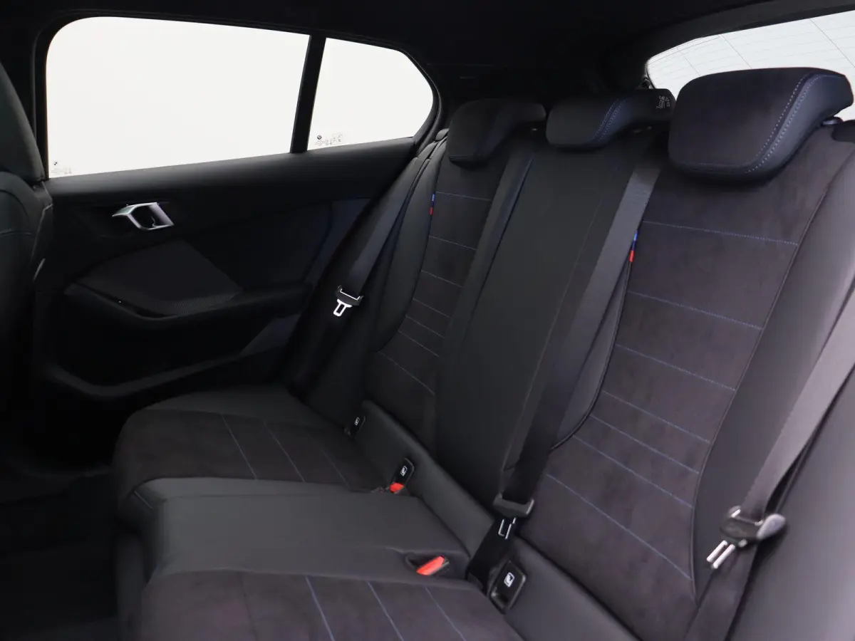 120 M Sportpakket | Premium Pack | Stuurwielrand verwarmd | Panoramadak | Driving Assistant | Harman Kardon | 19''