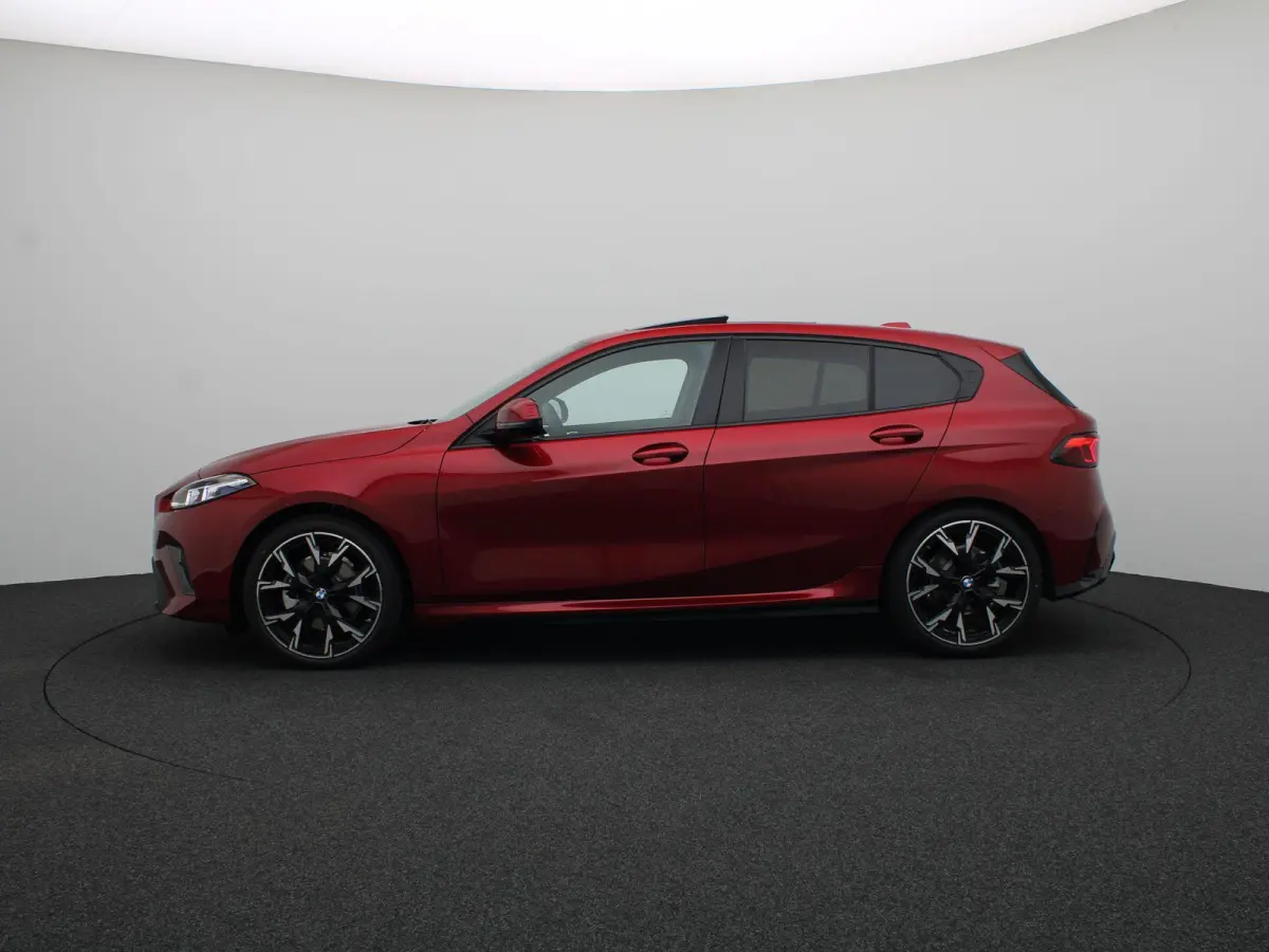 120 M Sportpakket | Premium Pack | Stuurwielrand verwarmd | Panoramadak | Driving Assistant | Harman Kardon | 19''