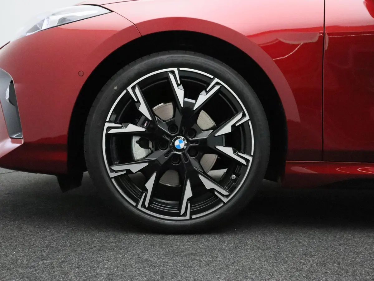 120 M Sportpakket | Premium Pack | Stuurwielrand verwarmd | Panoramadak | Driving Assistant | Harman Kardon | 19''