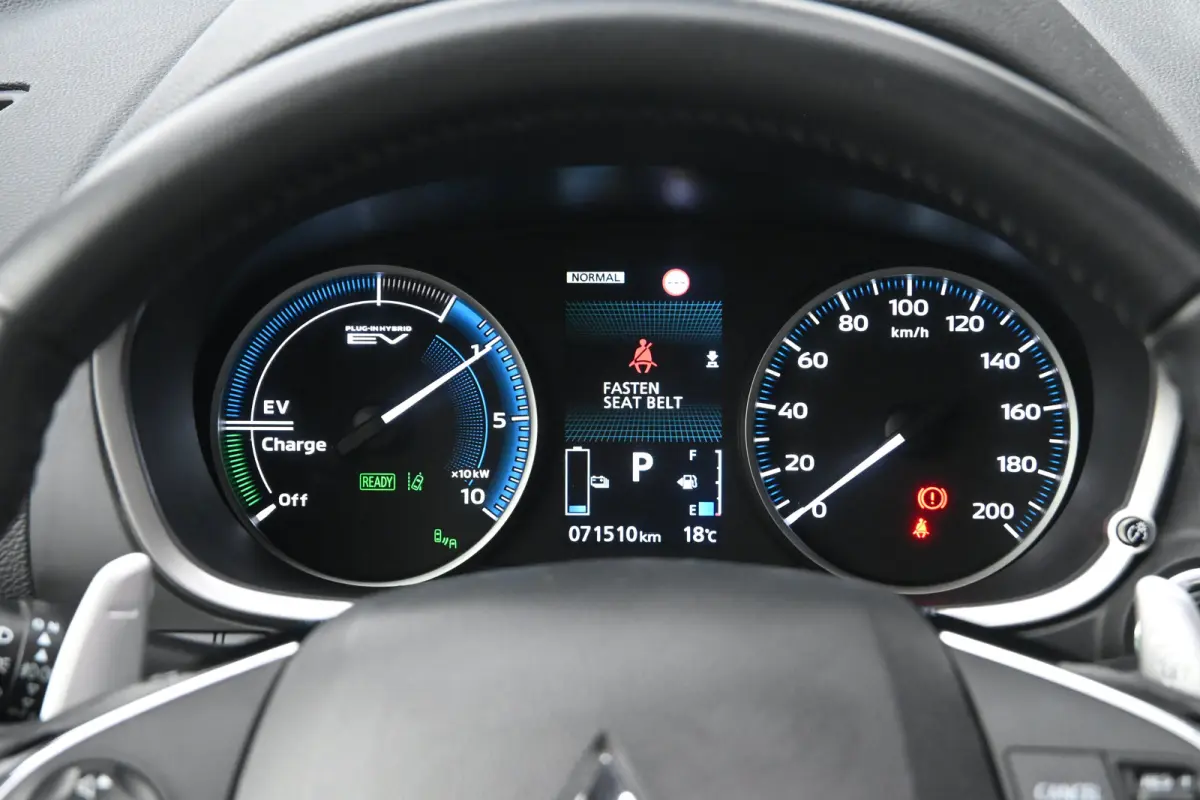 2.4 PHEV Instyle | Schuif-/Kanteldak | Navigatie | Leder | HUD | Achteruitrijcamera | Stoelverwarming | Climate Control | !!