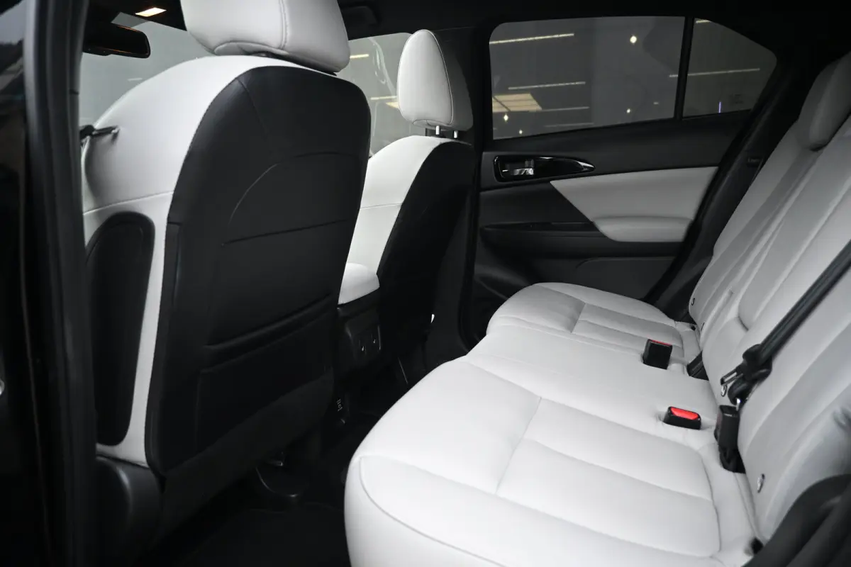 2.4 PHEV Instyle | Schuif-/Kanteldak | Navigatie | Leder | HUD | Achteruitrijcamera | Stoelverwarming | Climate Control | !!