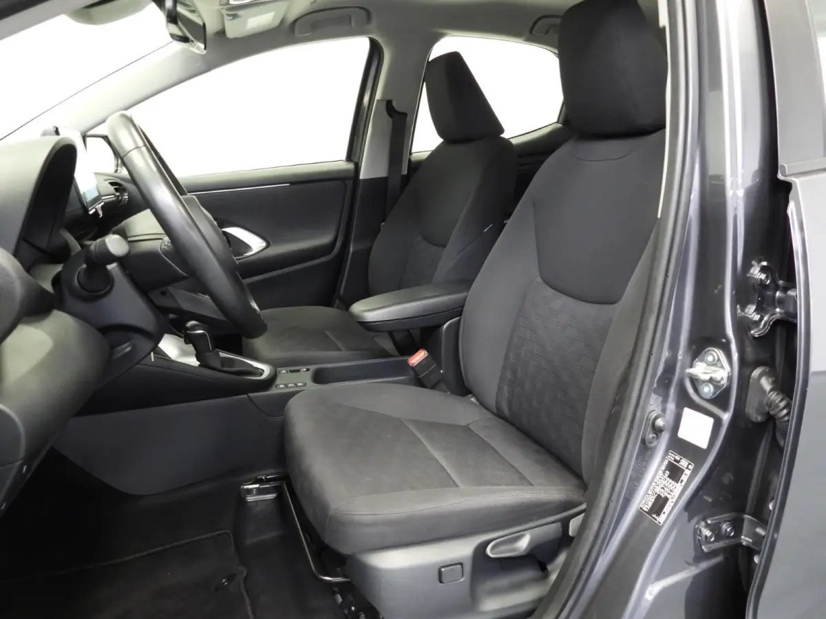 1.5 Hybrid 115 Active NAVI-APP/CLIMA/CAMERA/15"LMV!