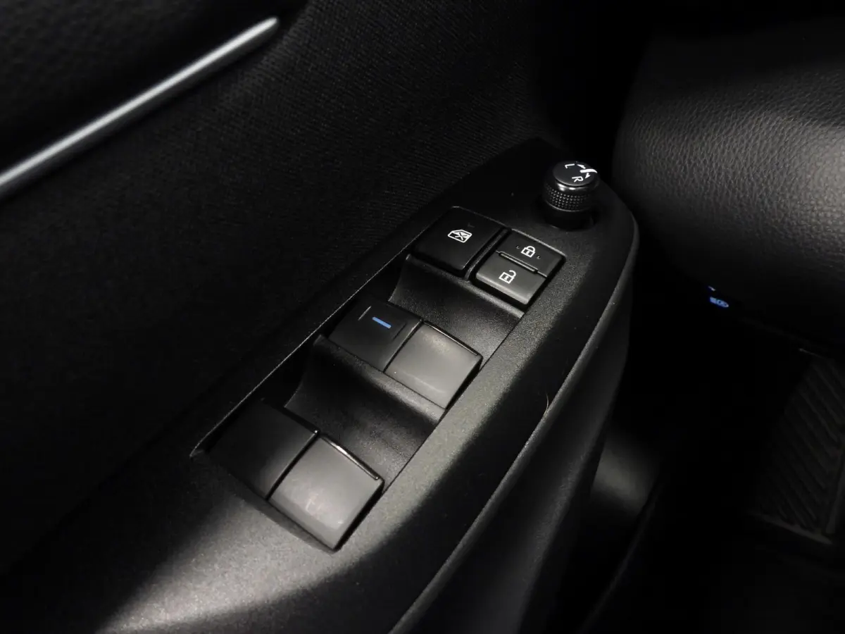 1.5 Hybrid 115 Active NAVI-APP/CLIMA/CAMERA/15"LMV!