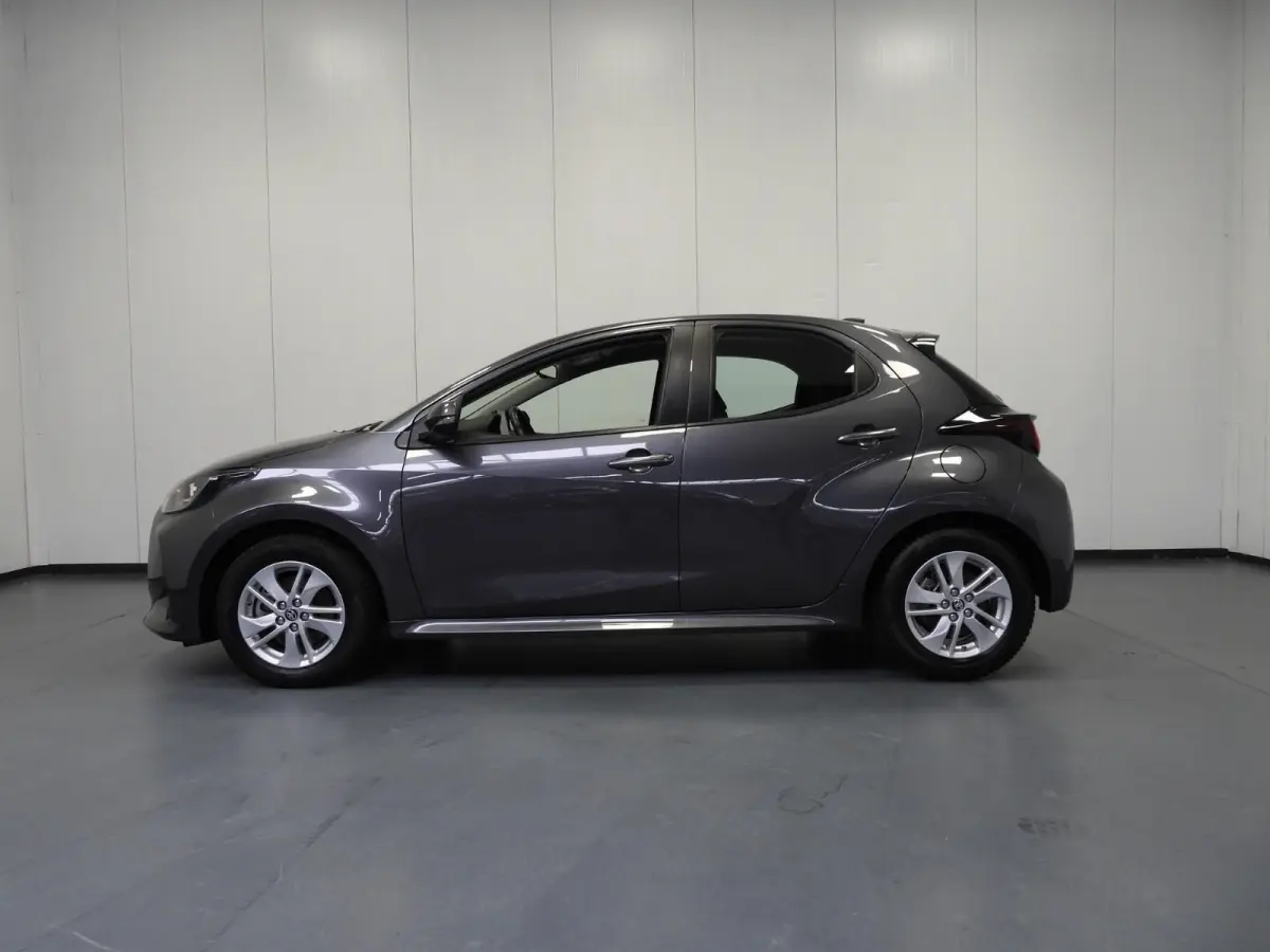 1.5 Hybrid 115 Active NAVI-APP/CLIMA/CAMERA/15"LMV!