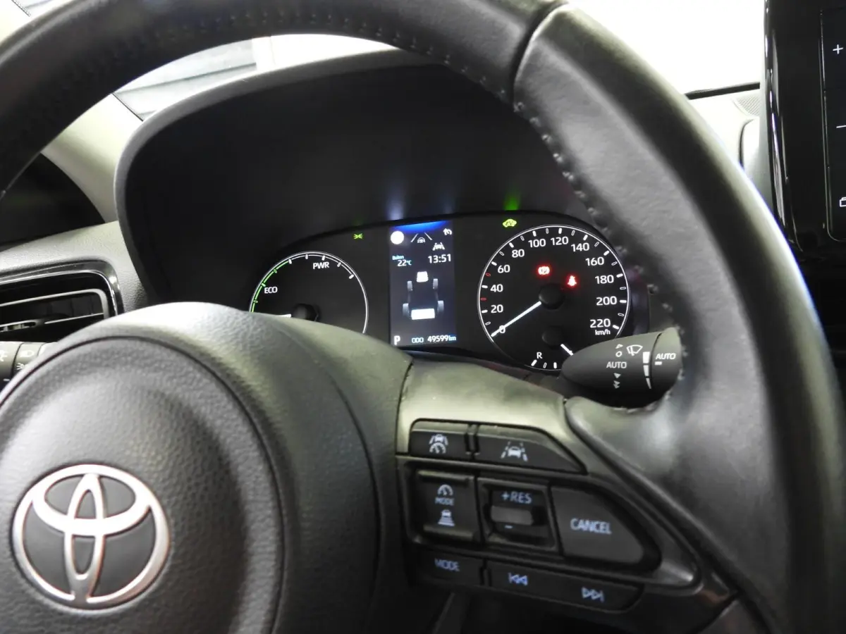 1.5 Hybrid 115 Active NAVI-APP/CLIMA/CAMERA/15"LMV!