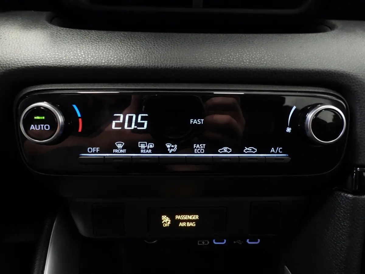1.5 Hybrid 115 Active NAVI-APP/CLIMA/CAMERA/15"LMV!